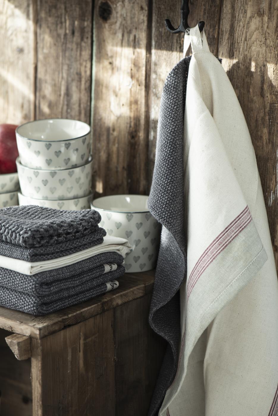 Ib Laursen - Knagg Under Hylle