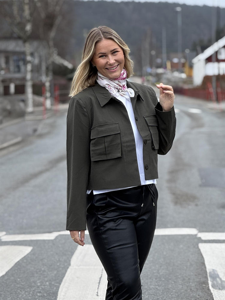 MY ESSENTIAL WARDROBE - HaceMW Jakke