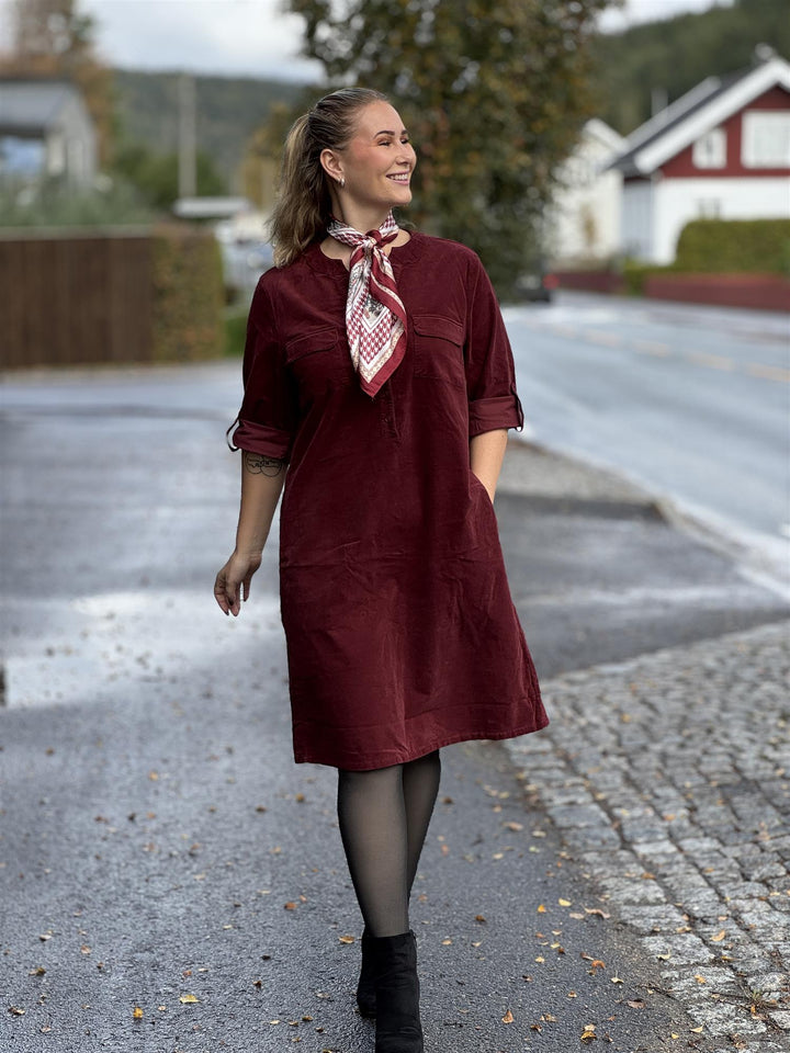 Jeans By Bessie - Ella Kordkjole - Vinrød