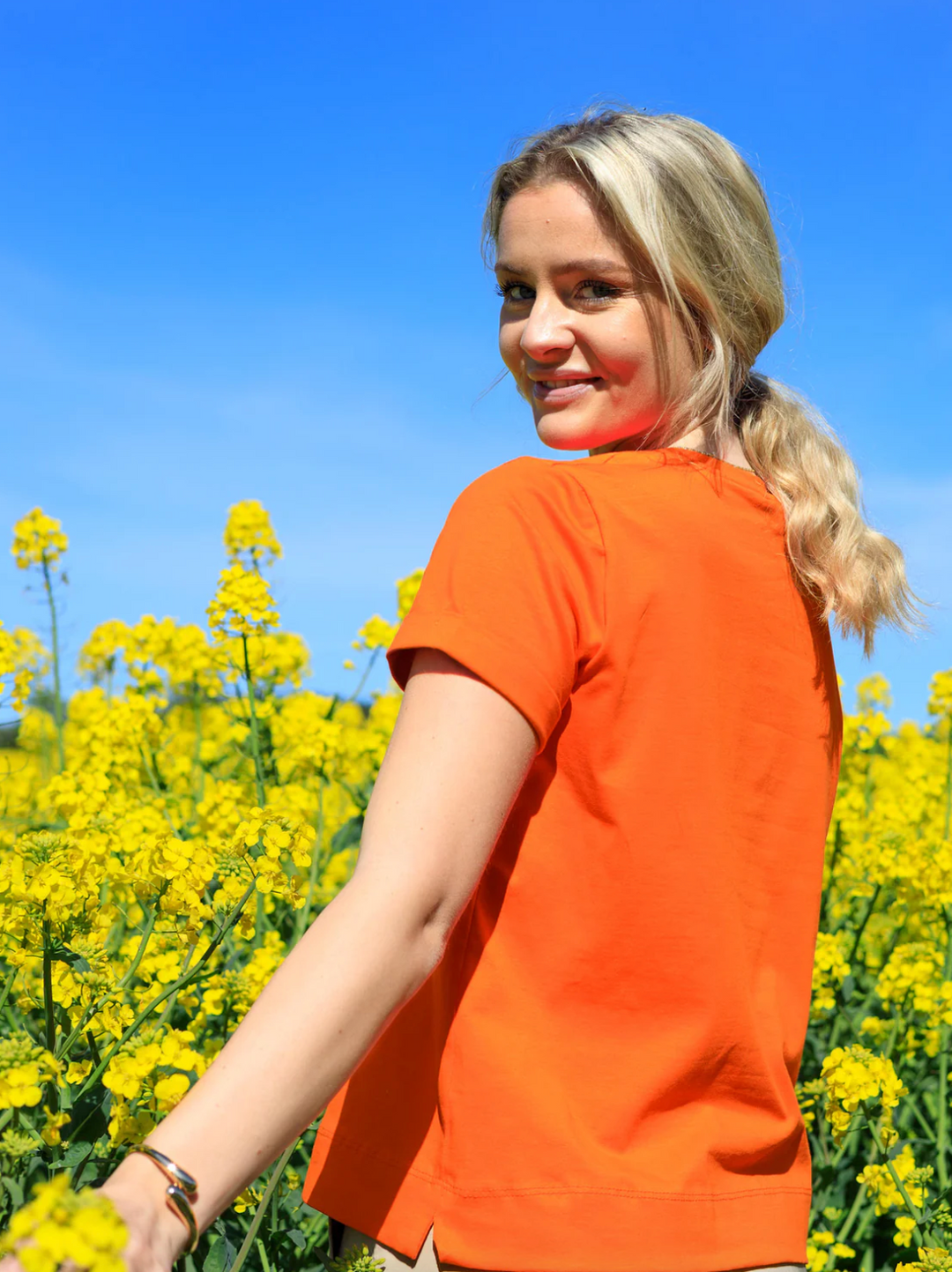 Black Colour - BCMAY SS TEE - Oransje