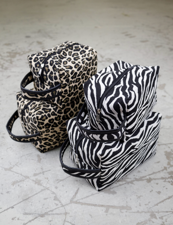 Black color - BCNYLA Washbag - Zebra