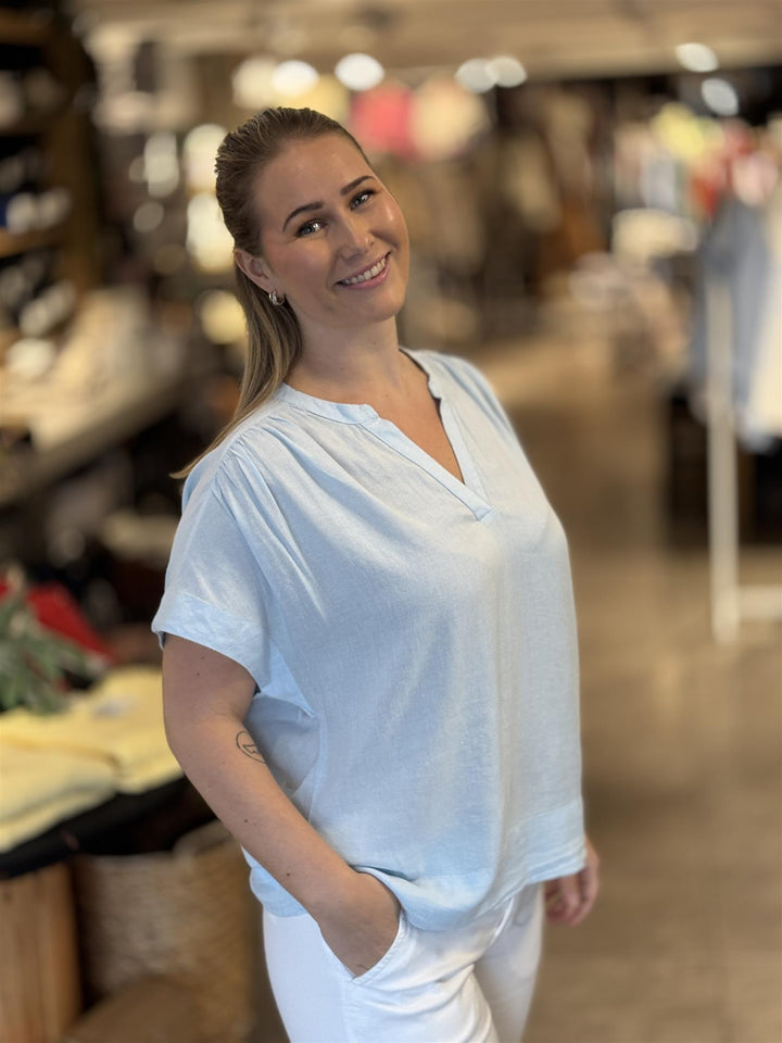 Kaffe Clothing - KAMILIA SL Bluse - Lys Blå
