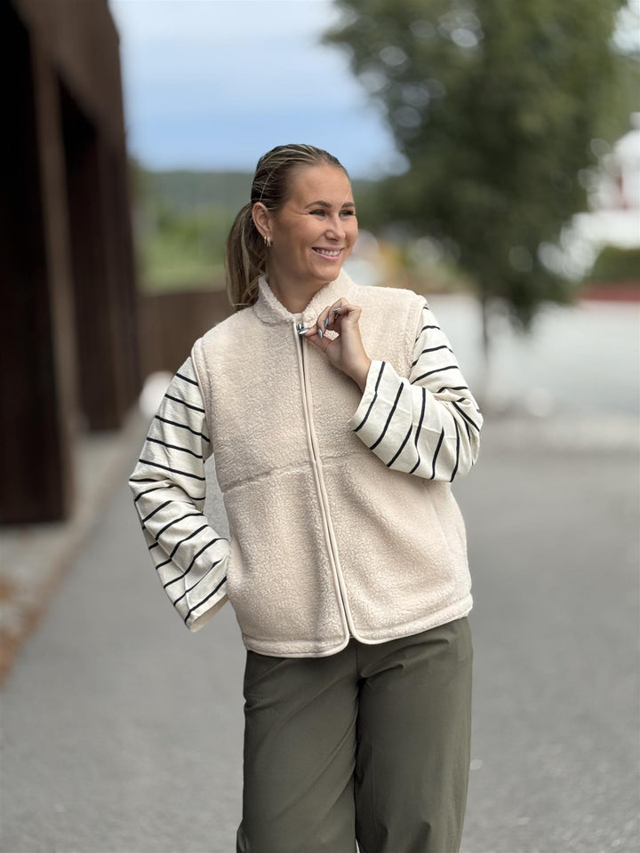 soyaconcept - SC-ONYX 3 TeddyVest - Kremhvit
