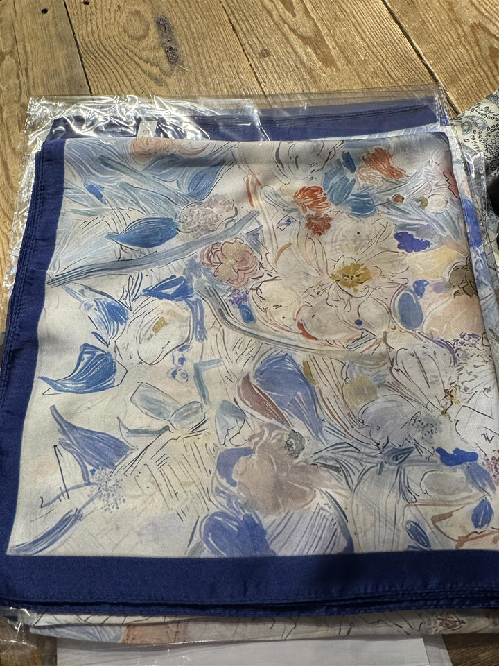 A&C - Nordic Jewellery Design - Bandana skjerf - Blue flowers