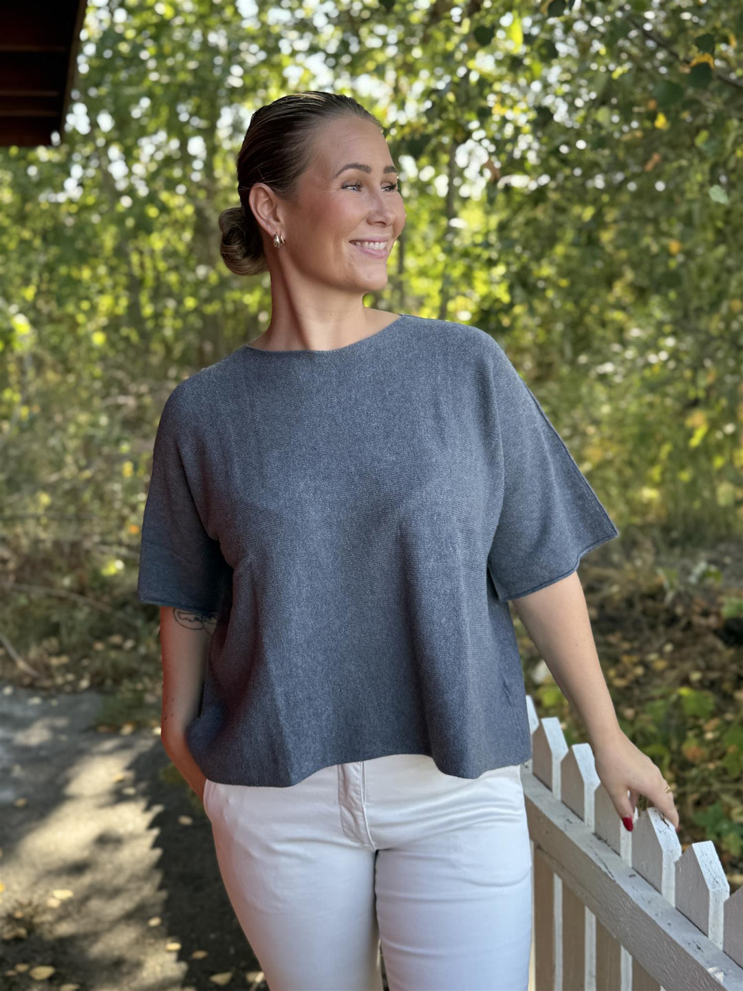 Drøbak Motehus - Mona genser med kort erm - Rund hals - Antracite