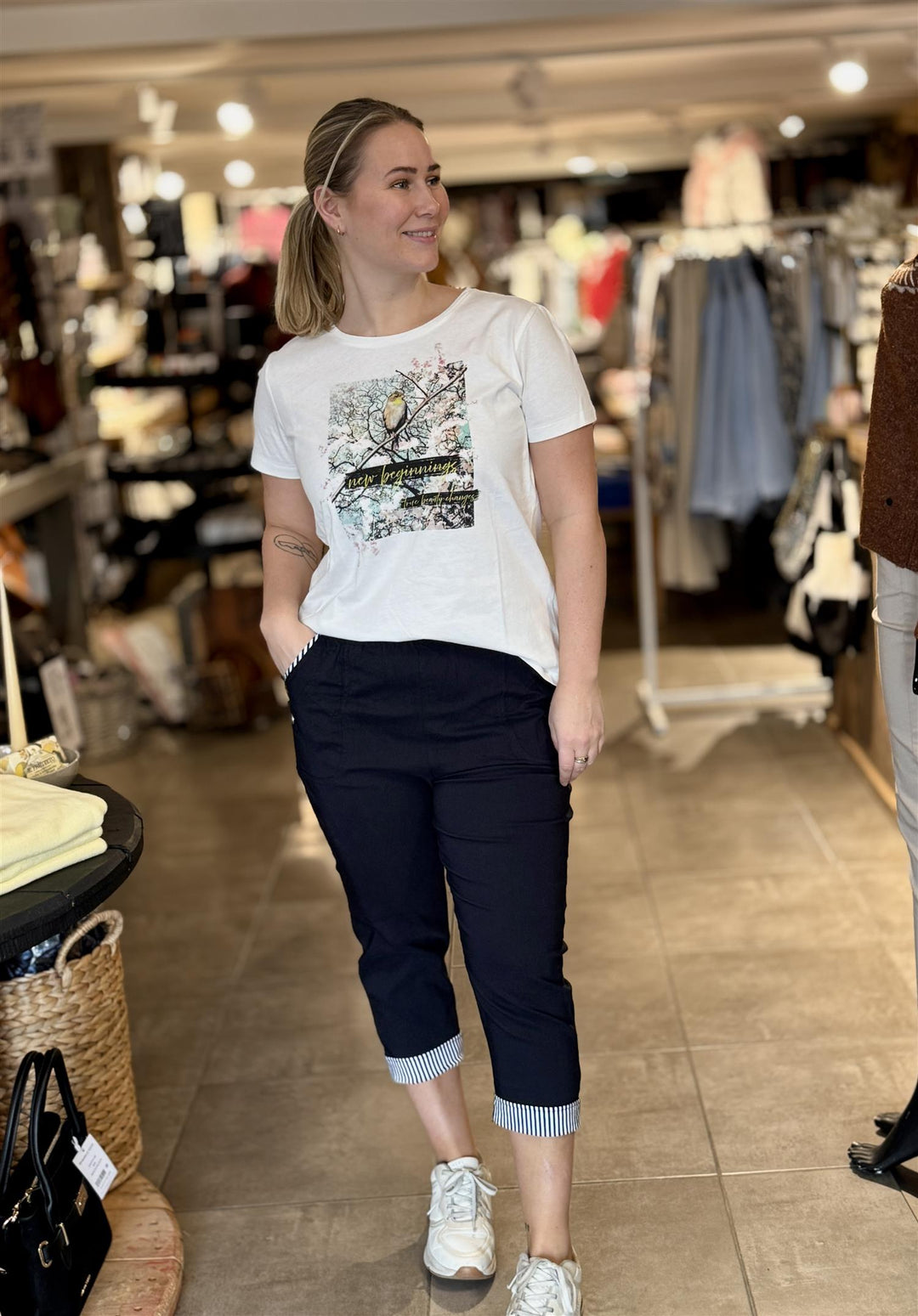 Drøbak Motehus - Cherry Berry Capri - Navy