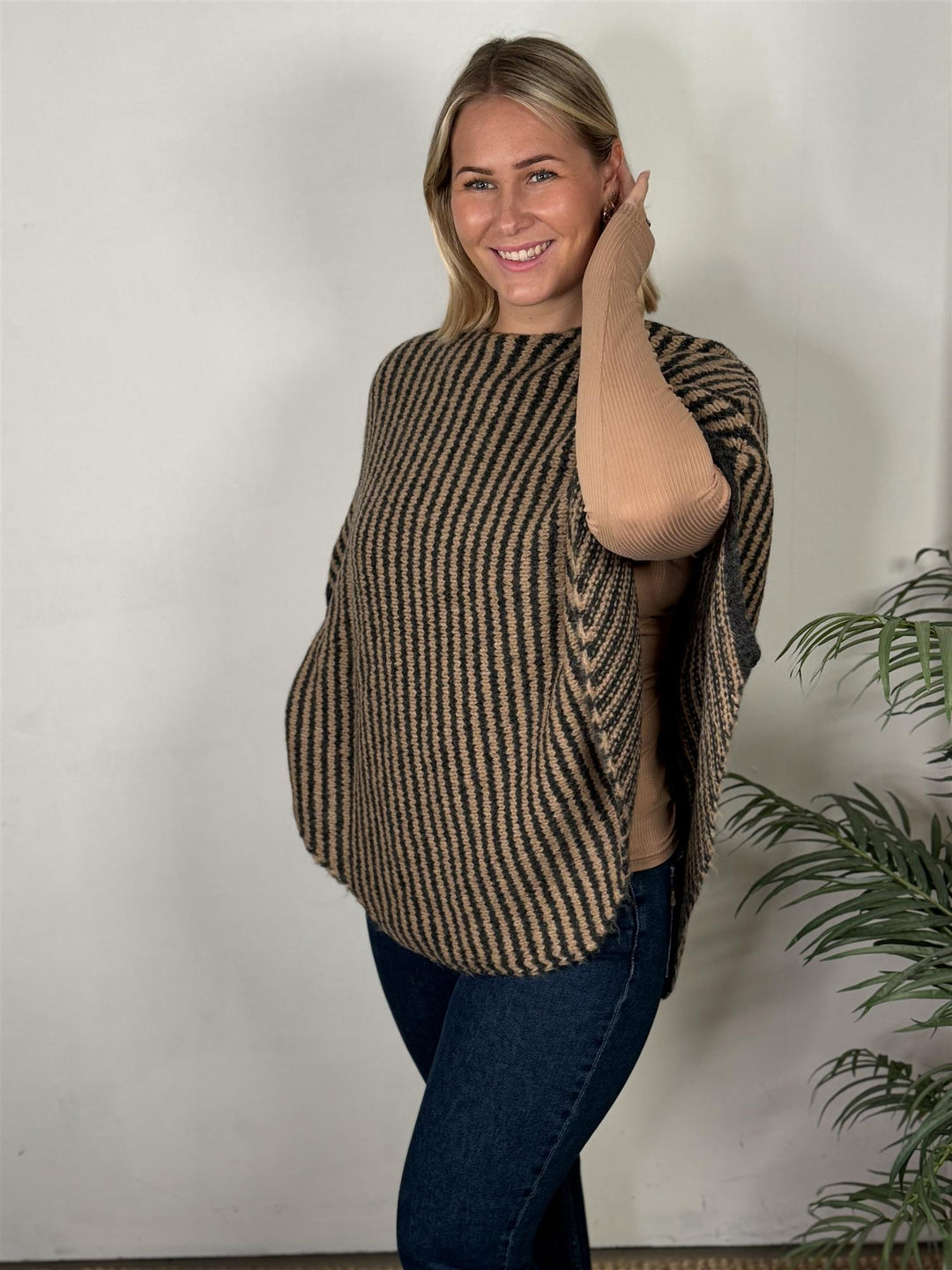 Black Colour - BCPELLA Stripete poncho