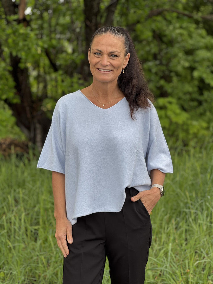 Drøbak Motehus - Mona genser med kort erm - Lys Blå