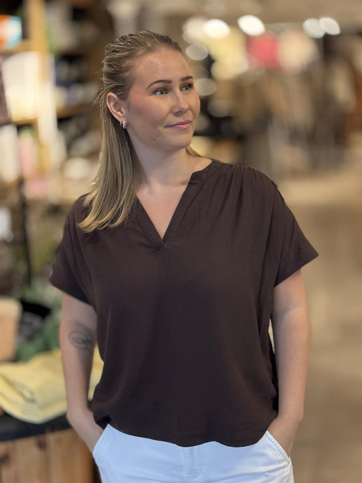 Kaffe Clothing - KAMILIA SL Bluse - Mørk Brun