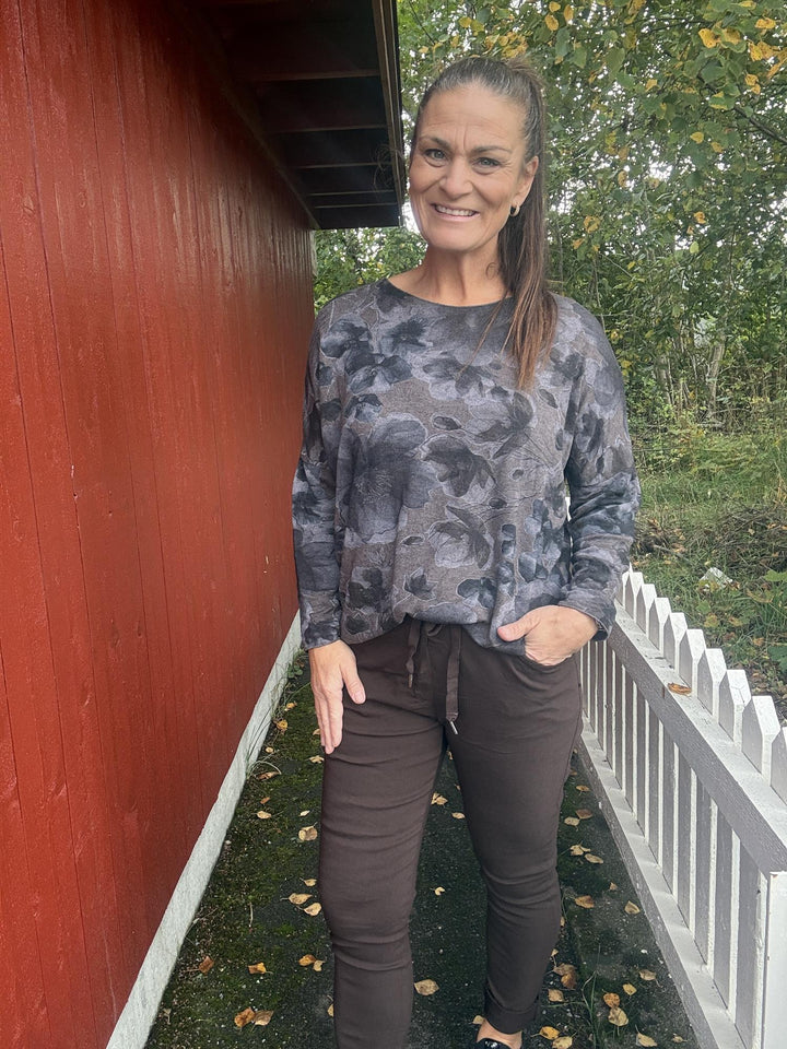 Eurasia - Myk Genser med Blomsterprint – Ull & Angora