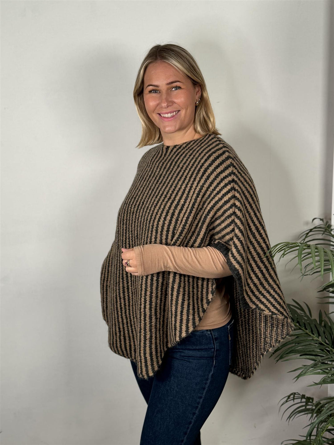 Black Colour - BCPELLA Stripete poncho